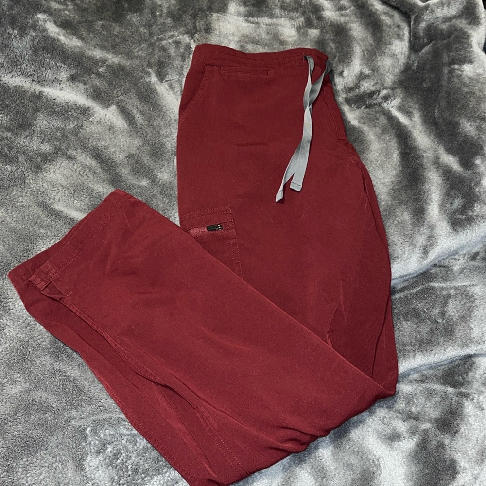 Figs Yola scrub pants size small burgundy